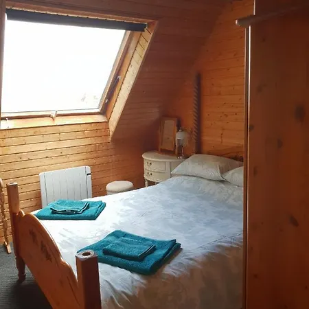 Деревянный коттедж Dathee Вир